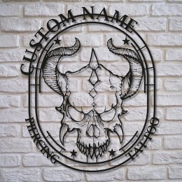 Kişiye Özel İsimli ve Kafatası Temalı Metal Dövme Tabelası – Monogramlı Dövme Tabelası, Dövme Stüdyosu İçin Özel Tasarım Metal Tabela